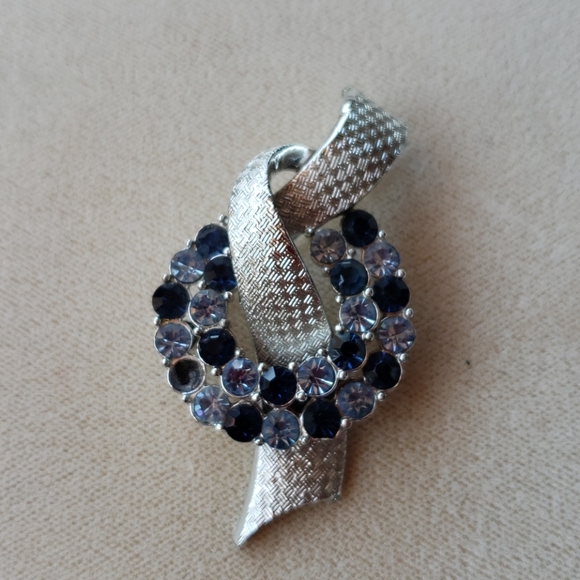 Brooch - Picture 2 of 4